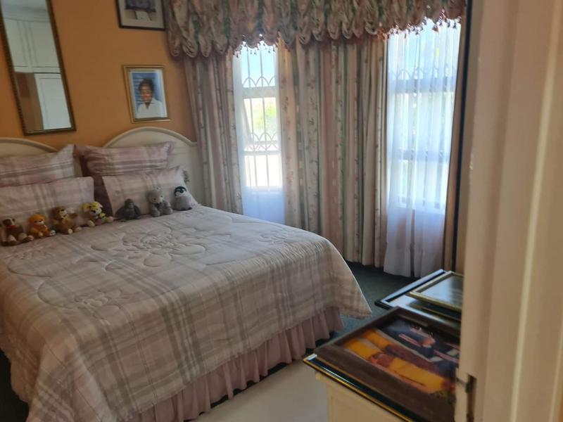 5 Bedroom Property for Sale in Southernwood Eastern Cape